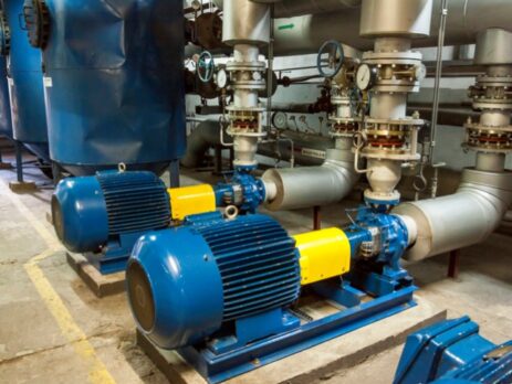 niebieska pompa przemysłowa